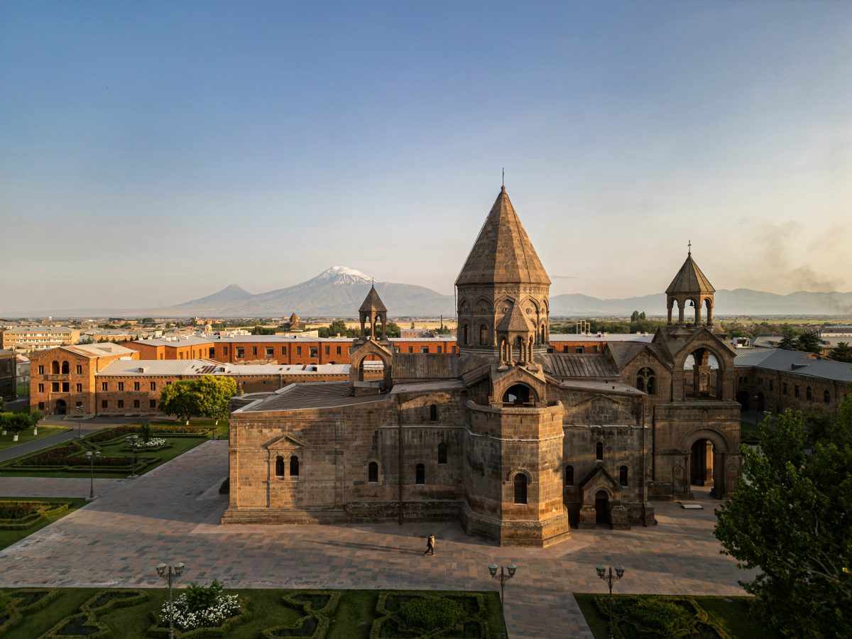 Մասնավոր Էջմիածին և Սբ